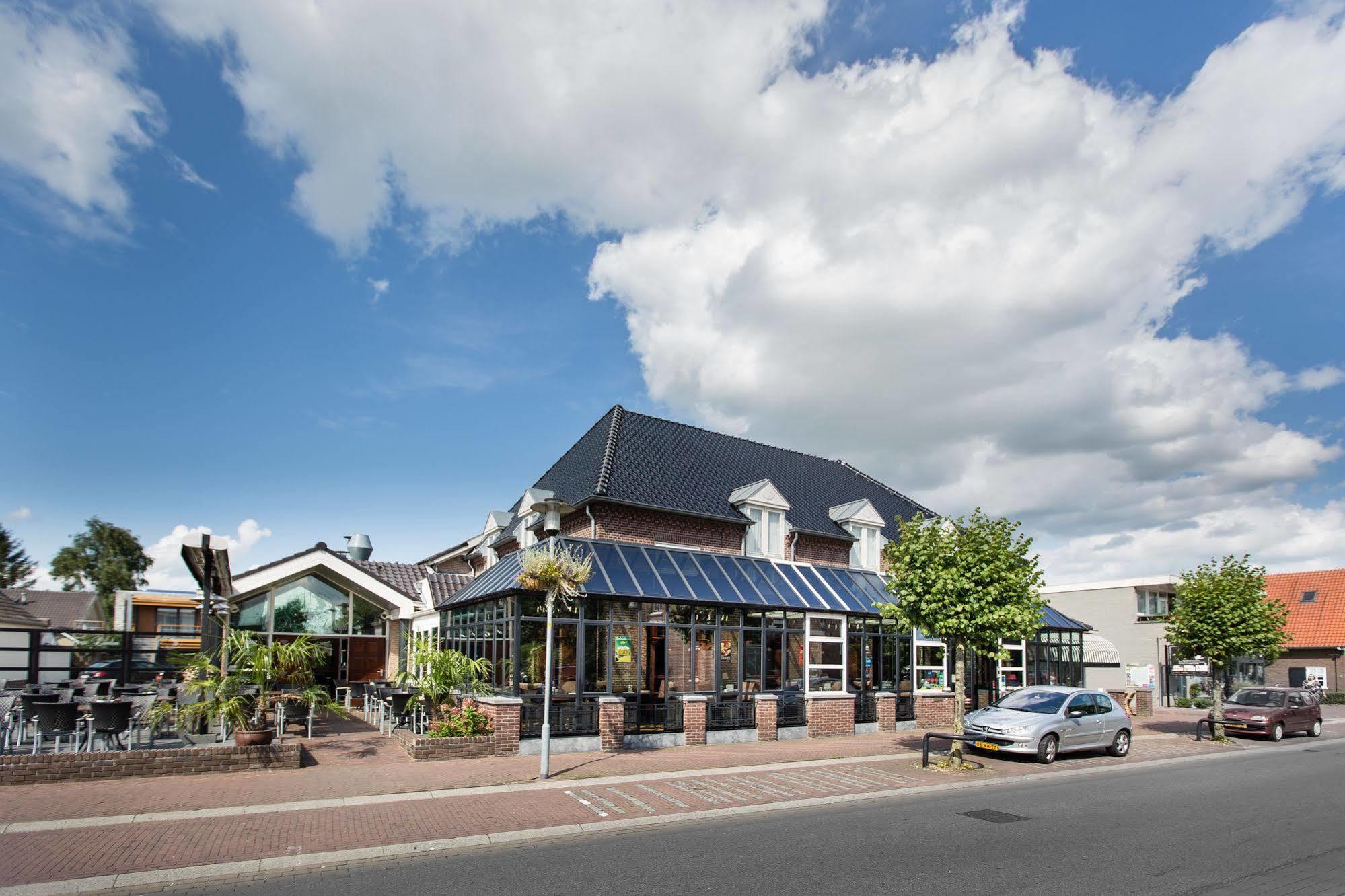 De Twee Linden Hotel Beneden-Leeuwen Exterior photo